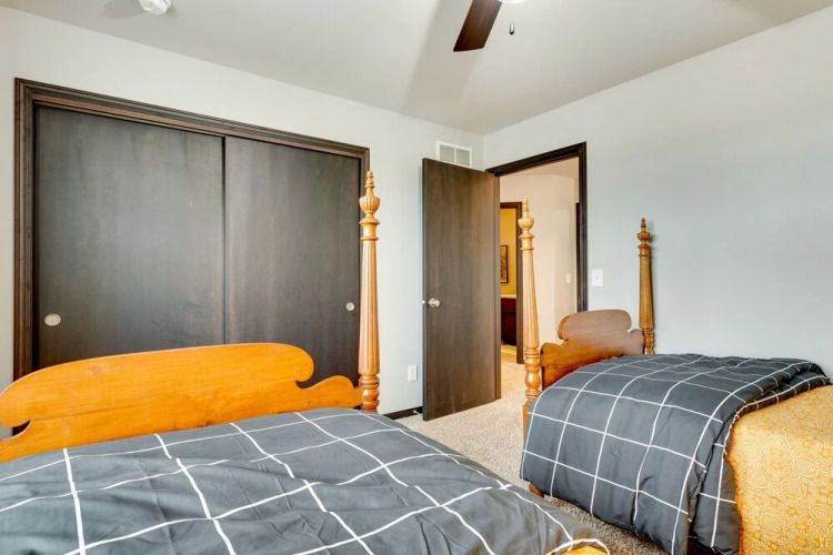 Pet-friendly Deforest Getaway w/ Backyard! — фото 4