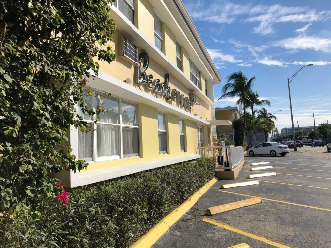 Beach Place Hotel