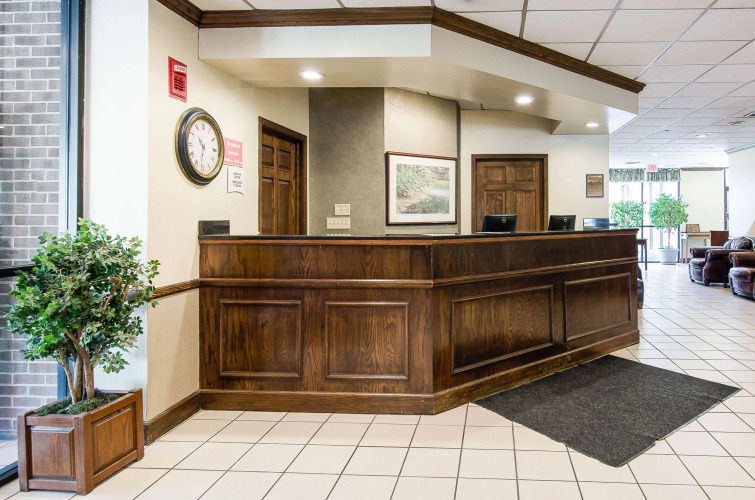 Econo Lodge Inn & Suites Norton