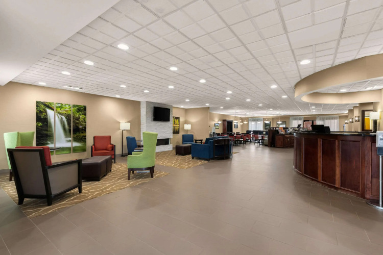 Comfort Suites Commerce — фото 2