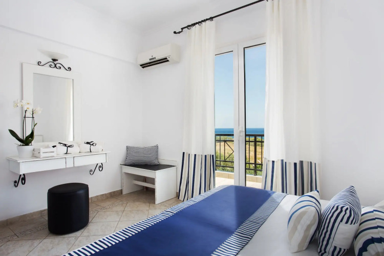 Iris Beach Hotel — фото 2
