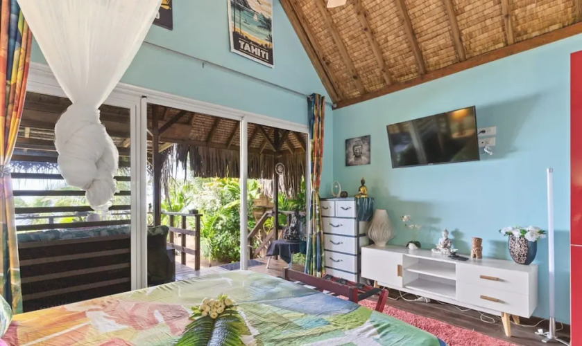 Romantic Beachfront Escape With Modern Comforts — фото 3