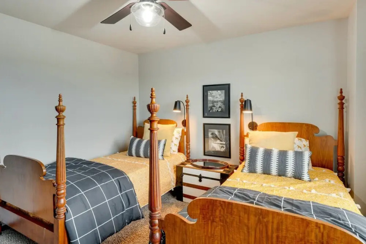 Pet-friendly Deforest Getaway w/ Backyard! — фото 3