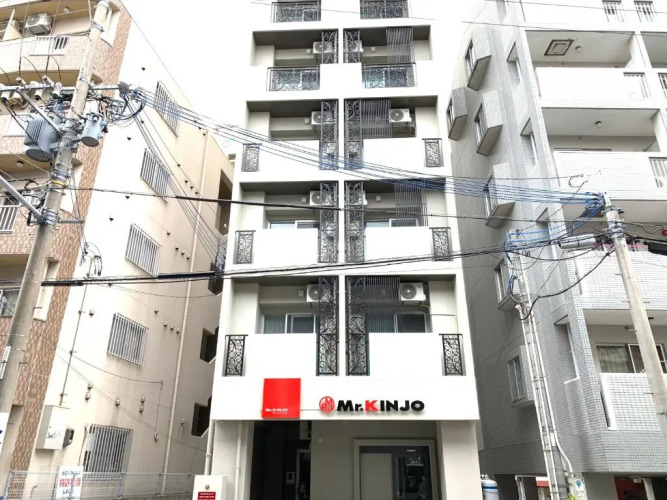 Mr.KINJO Miki24 in front of Makishi Station