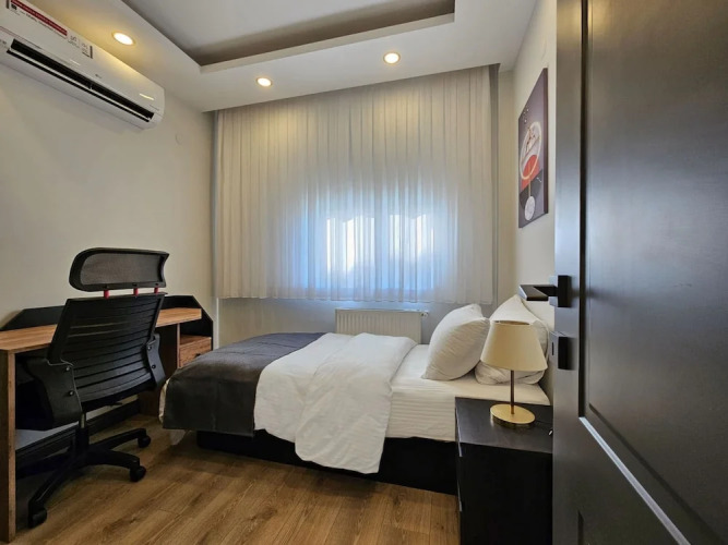 Professionally Maintained Spacious New Suites 2-5 — фото 4