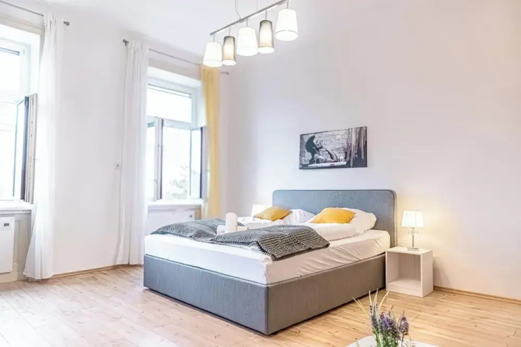 Quick Center Access 2BR Apt For Groups — фото 4