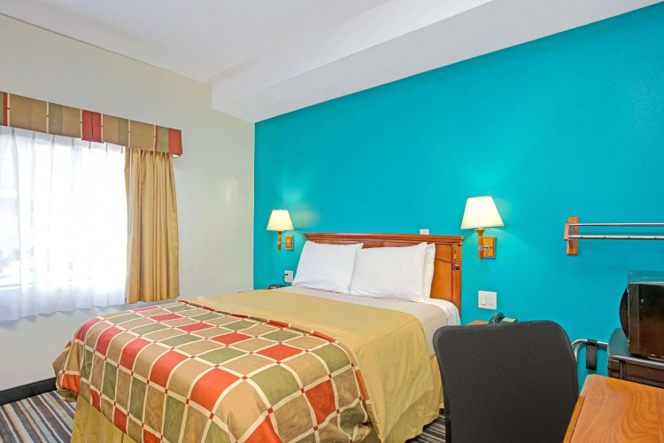 Travelodge by Wyndham LAX