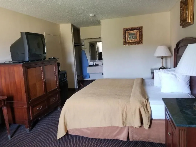 Executive Inn & Suites — фото 2