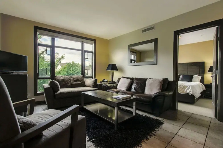 Gorgeous Two Bedroom Two Bath Plus Den by Elevator #249 — фото 4