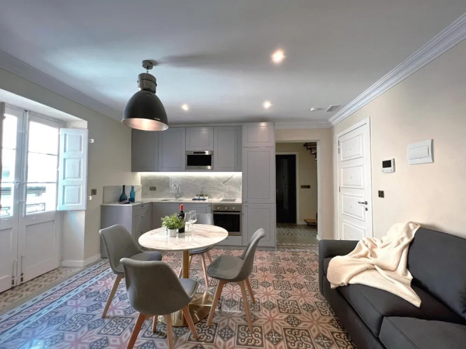 Local Gem Spacious 2BR 2BA Duplex Apartment — фото 5