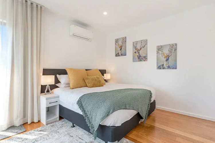 Gorgeous 3-bed House With Spacious Shared Backyard — фото 2