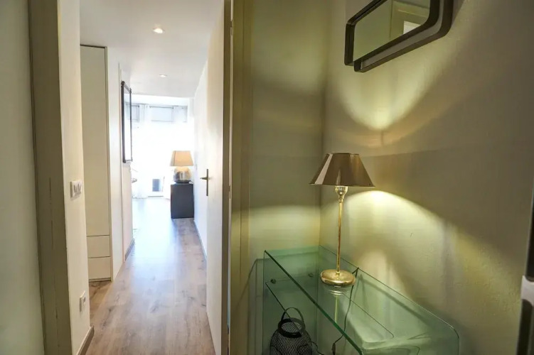 Chic Sea View Apartment — фото 4
