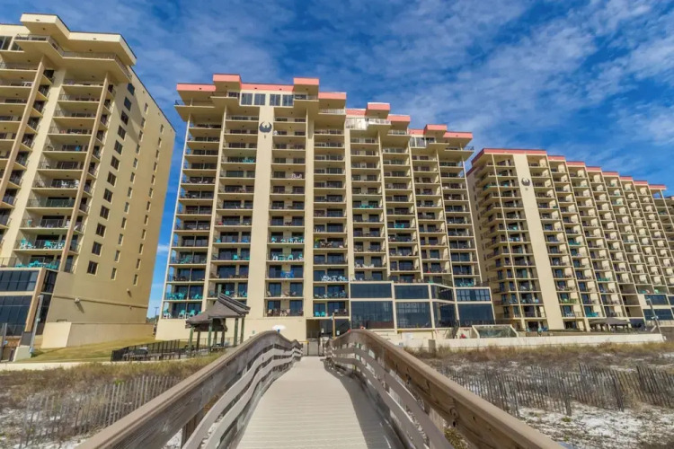 Phoenix II Beachfront Condos — фото 2