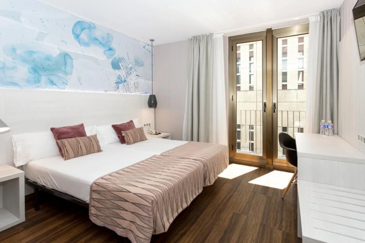 Opera Ramblas Hostal — фото 3