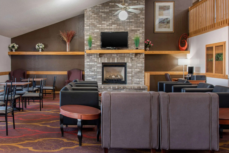 New Prague Inn & Suites