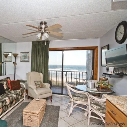 Beacher's Lodge Oceanfront Suites — фото 2