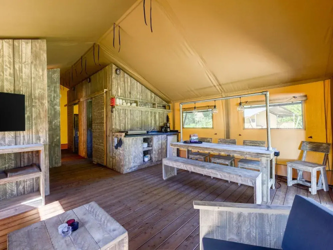 Chic Glamping Escape With Pool — фото 4
