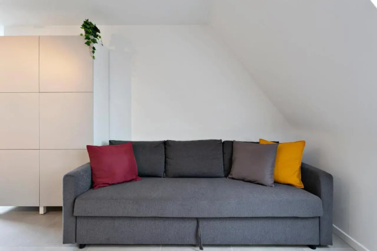 Warm Lofty and Spacious Studio — фото 3