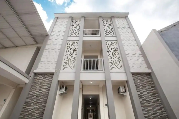 Cozy Residence Syariah  by OYO Rooms