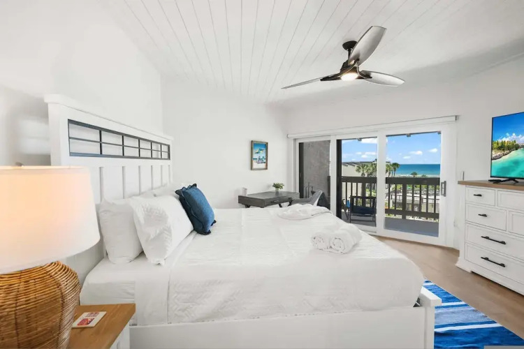 Direct Ocean View Steps to Beach Modern Updates — фото 5