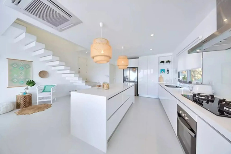 8BR Luxury Villa steps to Beach — фото 3