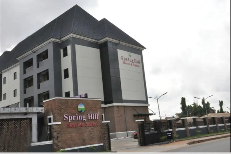 Springhill Hotel & Suites — фото 4
