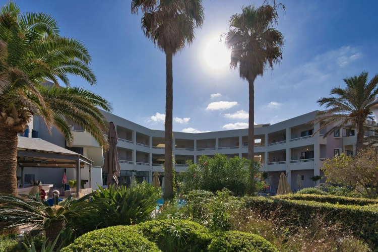 Pearl Beach Hotel