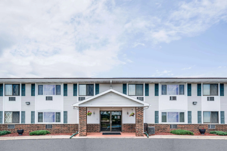 Super 8 by Wyndham Tomah Wisconsin