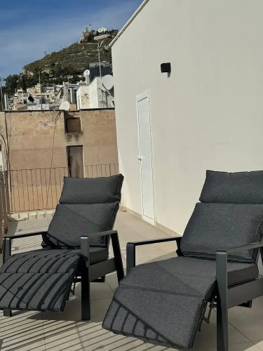 Skyfall Penthouse with Acropolis View — фото 4