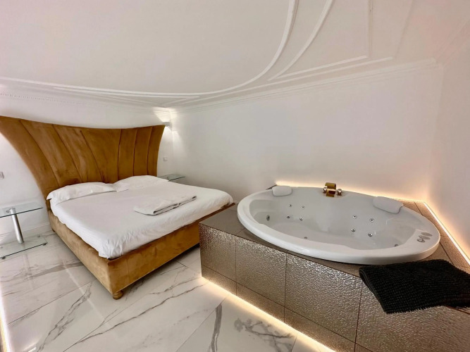 Sinagoga JACUZZI SUITE — фото 3