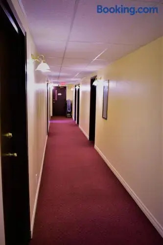 Royal Windsor Inn & Suites — фото 2