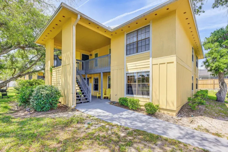 Walk to St Augustine Beach! Condo w/ Pool Access — фото 2