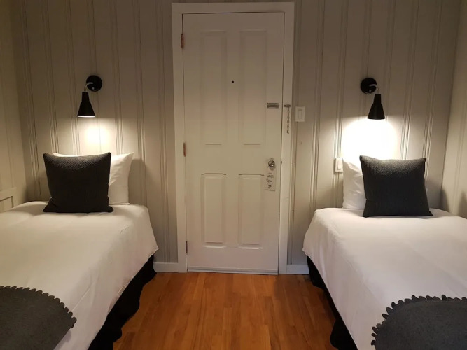 Hotel Far Hills