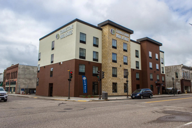 Cobblestone Hotel & Suites - Newton