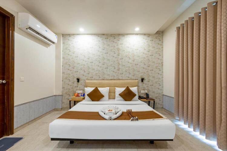 Aadat Hotel Subhash Chowk Gurgaon
