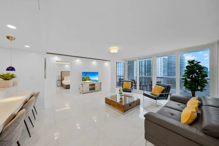 Chic Bayfront Condo With Stunning View — фото 2