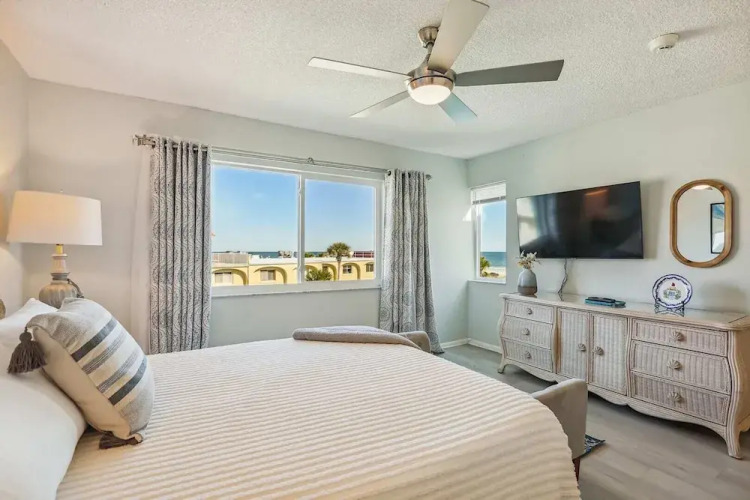 Oceanfront 3BR Condo: Gated, Breathtaking View — фото 2