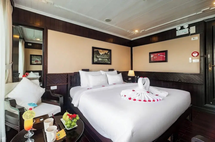 Halong Aquarmarine Royal Cruise
