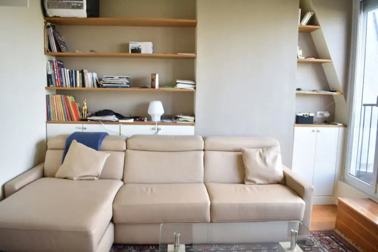 Bright Studio Apartment With High View — фото 2