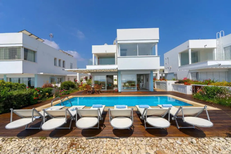 Protaras Beachfront Villa Alia — фото 3
