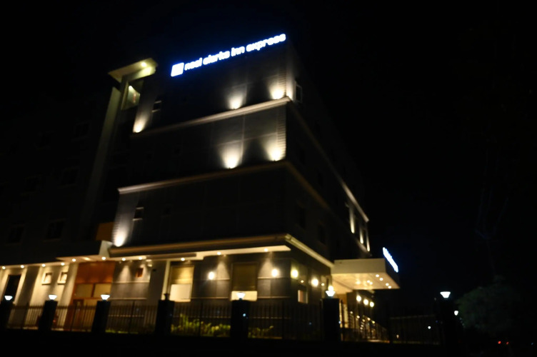 Neel Clarks Inn Express Agra
