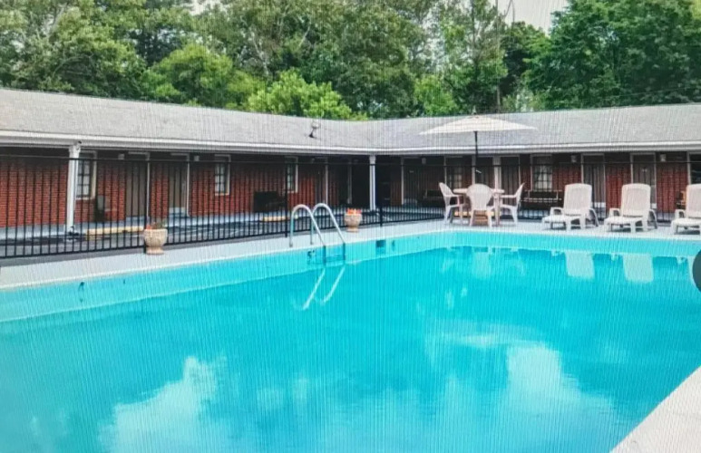 Merrimac Inn & Suites