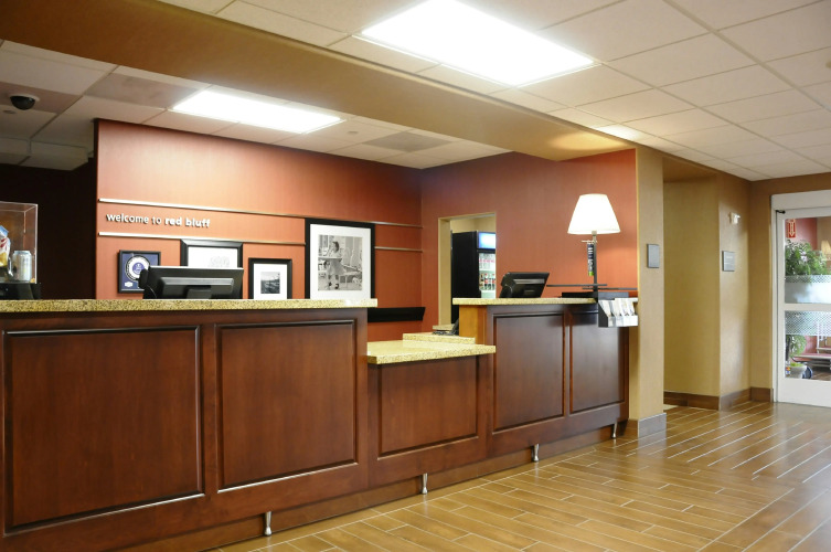 Hampton Inn & Suites Red Bluff — фото 2