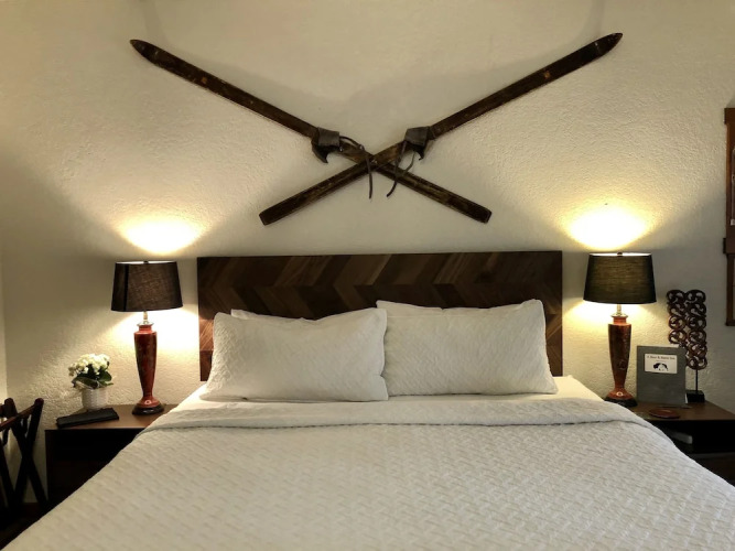A Bear and Bison Inn — фото 4