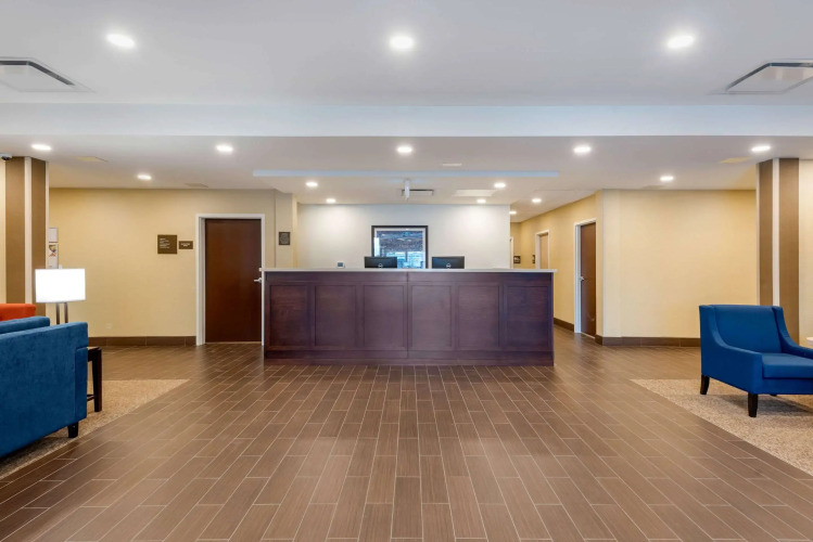 Comfort Inn & Suites — фото 2