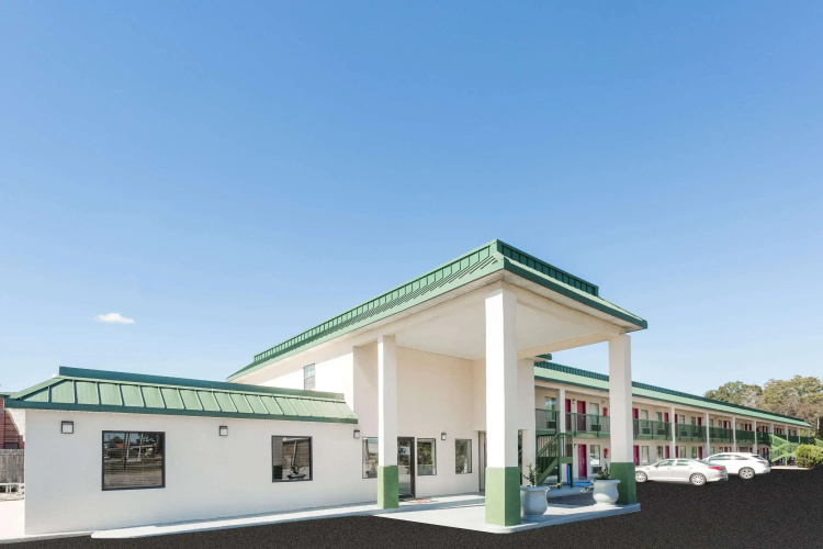 Super 8 by Wyndham Ashburn