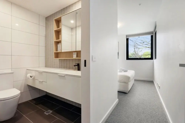 Modern 2-bed Ivanhoe Unit With Parking — фото 5