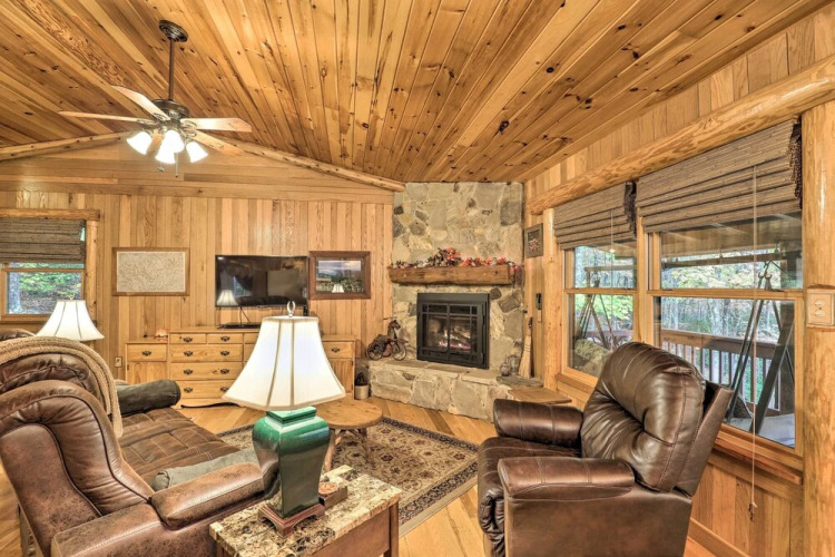 Fletcher Cabin: Wraparound Deck & Pond Access — фото 2