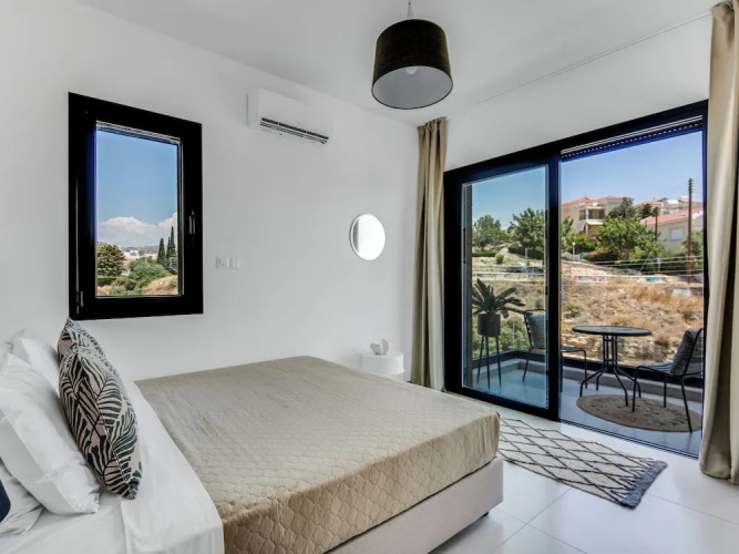 Sanders Elgio - Generous 2-bdr Apt w Balcony — фото 2