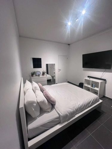 Suite With Private Jacuzzi — фото 3
